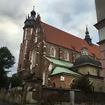 Z Ogrodem Przy Starej Zajezdni 克拉科夫