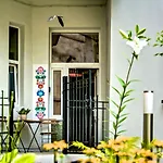 Z Ogrodem Przy Starej Zajezdni Apartmán *