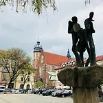 Apartmán Z Ogrodem Przy Starej Zajezdni