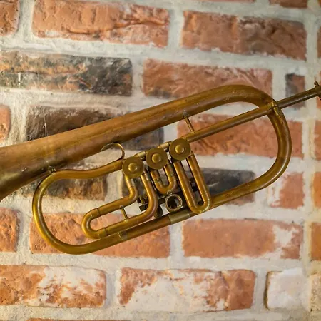 Z Ogrodem Przy Starej Zajezdni