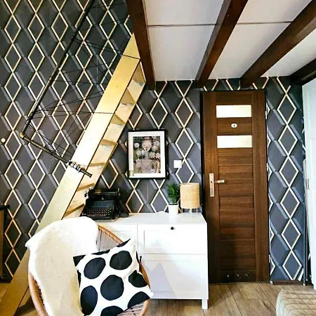 Z Ogrodem Przy Starej Zajezdni