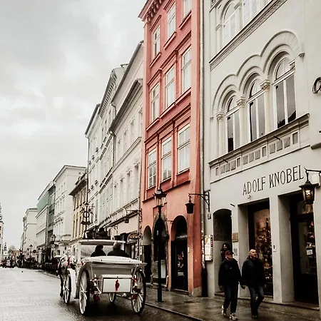 Z Ogrodem Przy Starej Zajezdni *