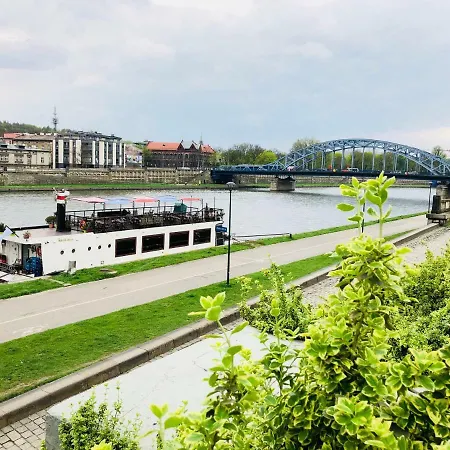 Apartmán Z Ogrodem Przy Starej Zajezdni *