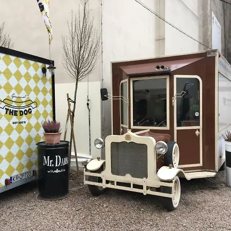 Z Ogrodem Przy Starej Zajezdni * קרקוב