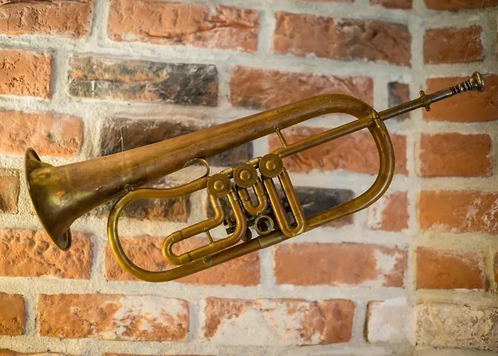 Z Ogrodem Przy Starej Zajezdni