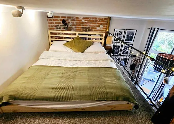 Z Ogrodem Przy Starej Zajezdni Apartment *