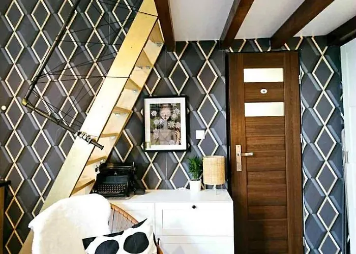 Z Ogrodem Przy Starej Zajezdni