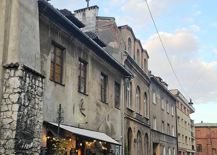 Z Ogrodem Przy Starej Zajezdni *