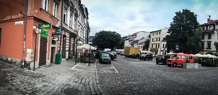 Z Ogrodem Przy Starej Zajezdni * Krakow