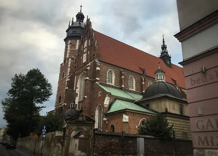 Z Ogrodem Przy Starej Zajezdni Krakow