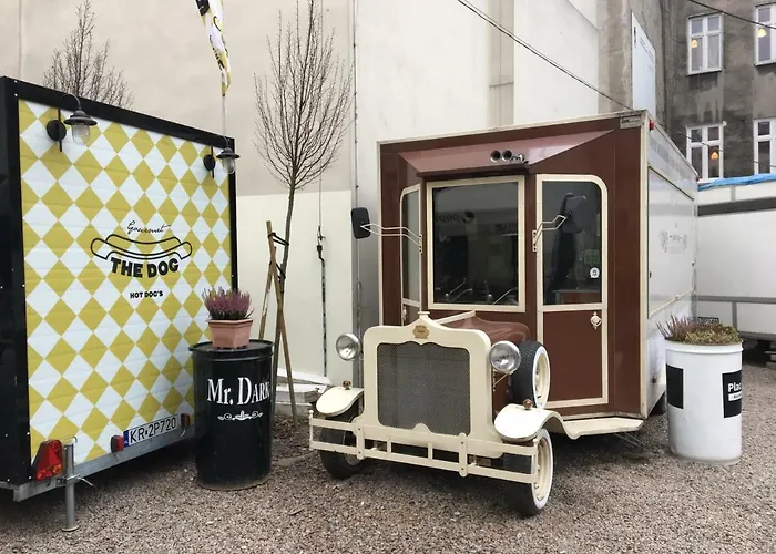 Z Ogrodem Przy Starej Zajezdni * Krakow