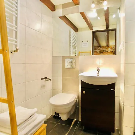 Apartmán Z Ogrodem Przy Starej Zajezdni