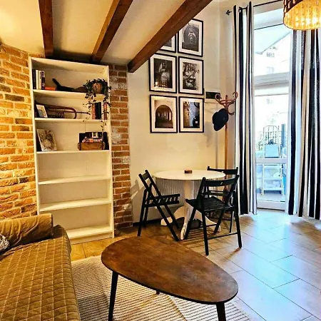 Apartmán Z Ogrodem Przy Starej Zajezdni *