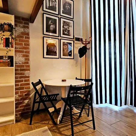 Apartmán Z Ogrodem Przy Starej Zajezdni *
