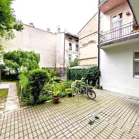 Apartmán Z Ogrodem Przy Starej Zajezdni *