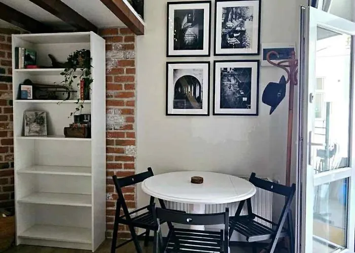 Appartamento Z Ogrodem Przy Starej Zajezdni *