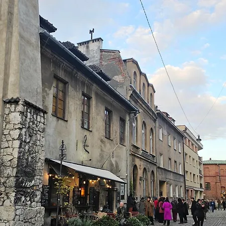 Z Ogrodem Przy Starej Zajezdni *