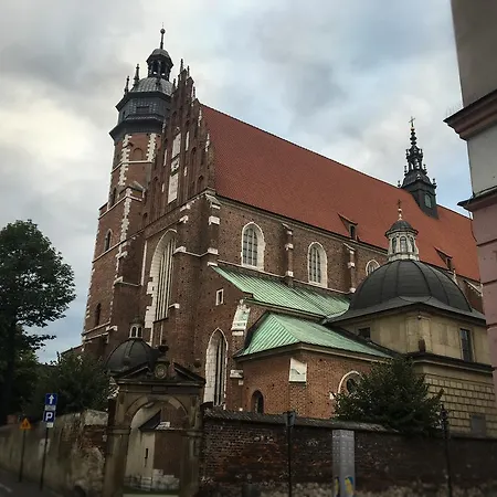 Z Ogrodem Przy Starej Zajezdni Cracóvia