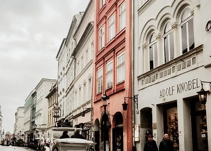 Z Ogrodem Przy Starej Zajezdni *